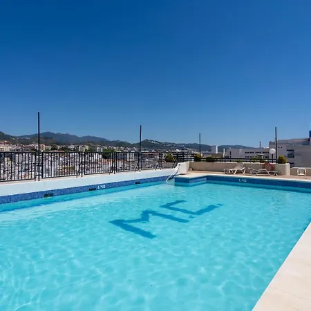 With Swimming-pool Daire