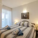 Apartment With Swimming-pool