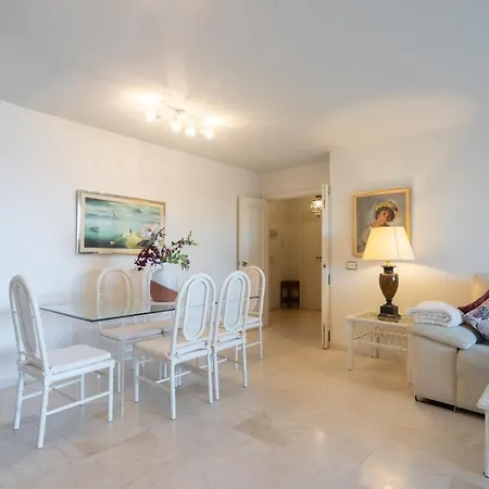 Apartment With Swimming-pool