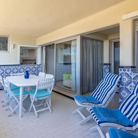 Apartment With Swimming-pool *